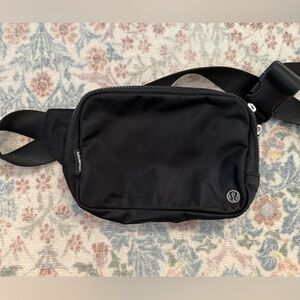 lululemon belt bag